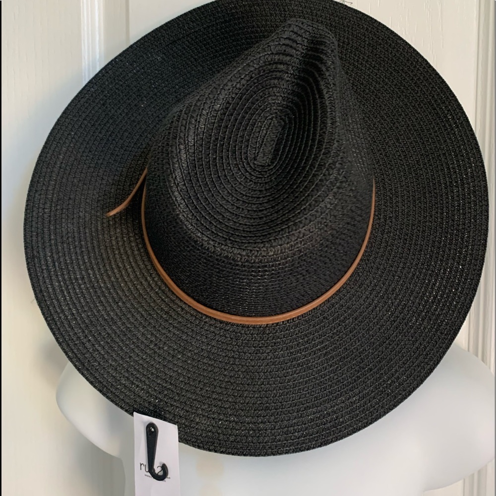 Boho new straw hat NWT- perfect for festivals, the beach, or just around town.